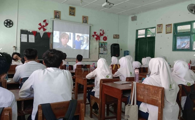 Peserta Didik MTsN 9 Bantul Belajar Kesetaraan dari Film "Wonder"